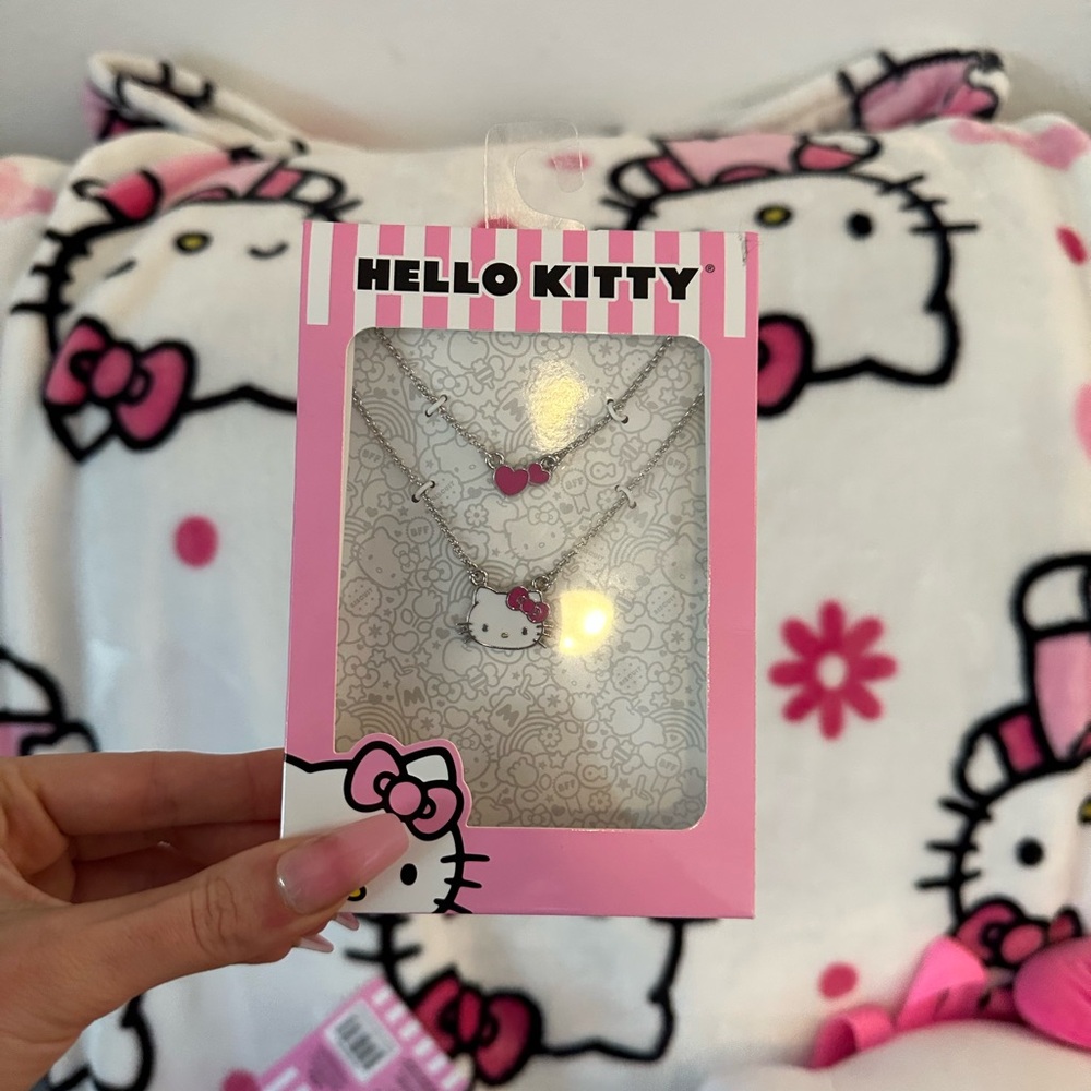 Hello kitty bundle - Picture 3 of 3